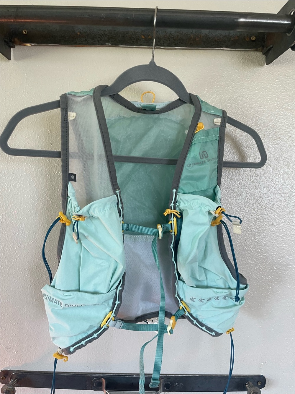 Ultimate Direction Run Vesta 6.0 Hydration Vest in Mint Teal